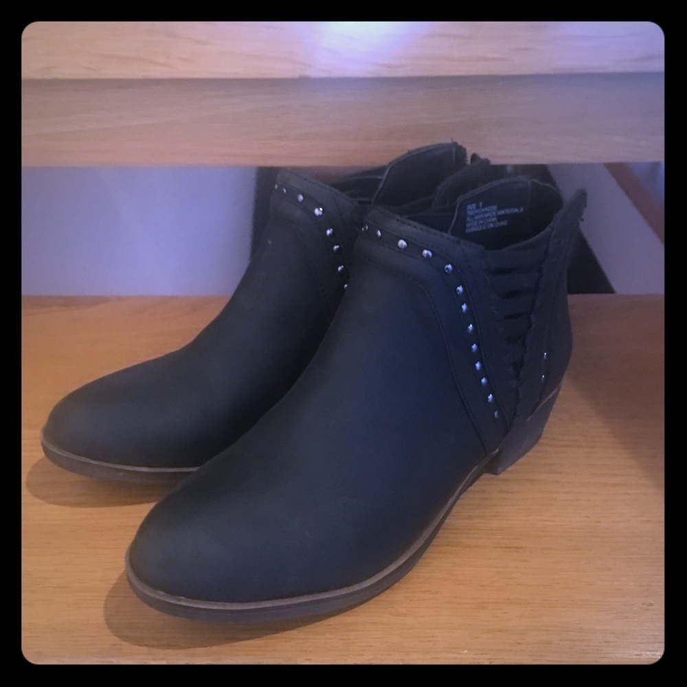 Perfect Black Ankle Booties w/Silver Studs sz 5